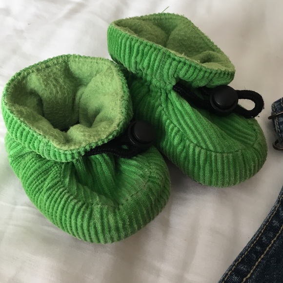 Oshkosh baby overalls with soft sole shoes - Picture 2 of 7